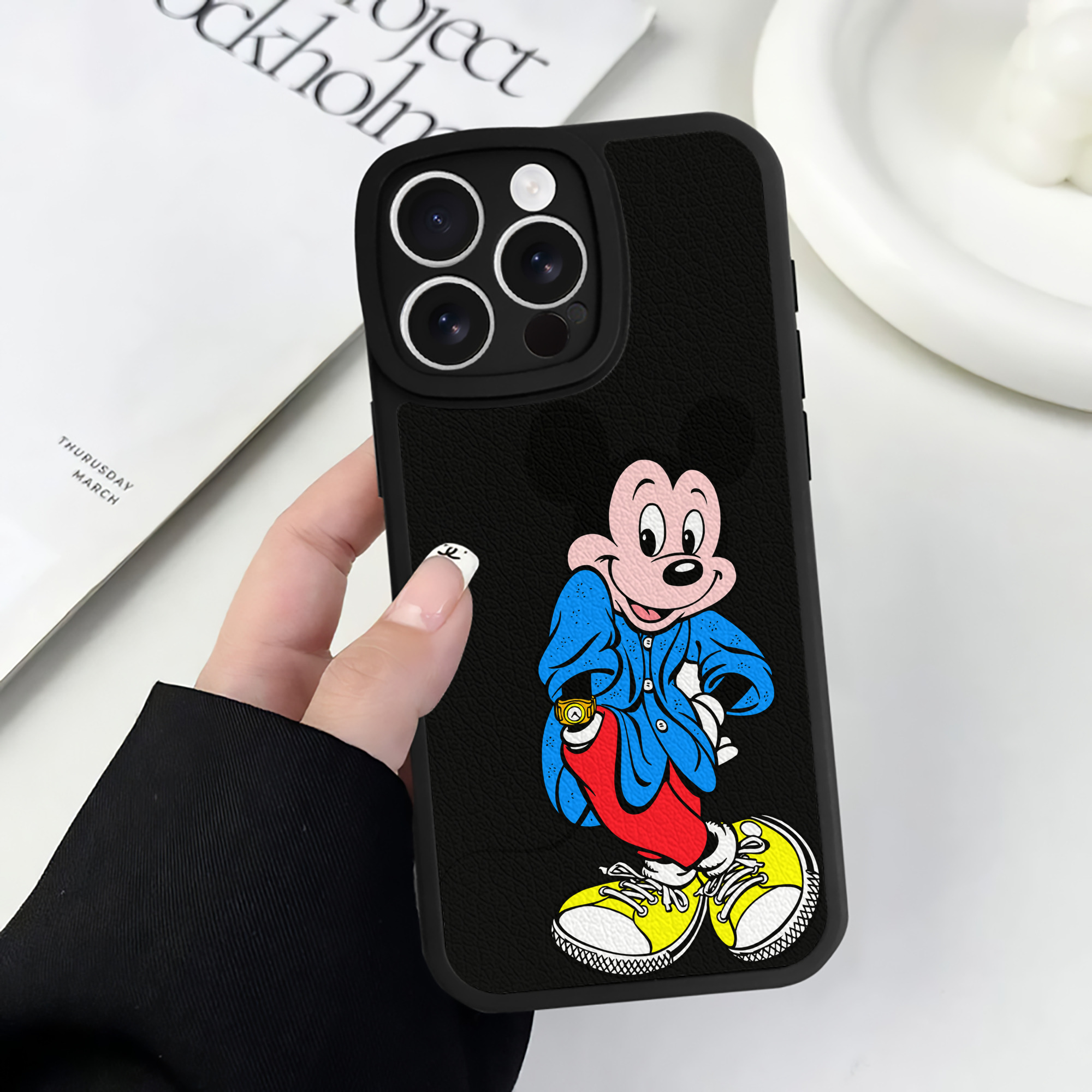 （画像用） ミッキーマウス Mickey Mouse 【iPhone 16シリーズ対応】シリコンスマホケース（レザー調） 材質：シリコン